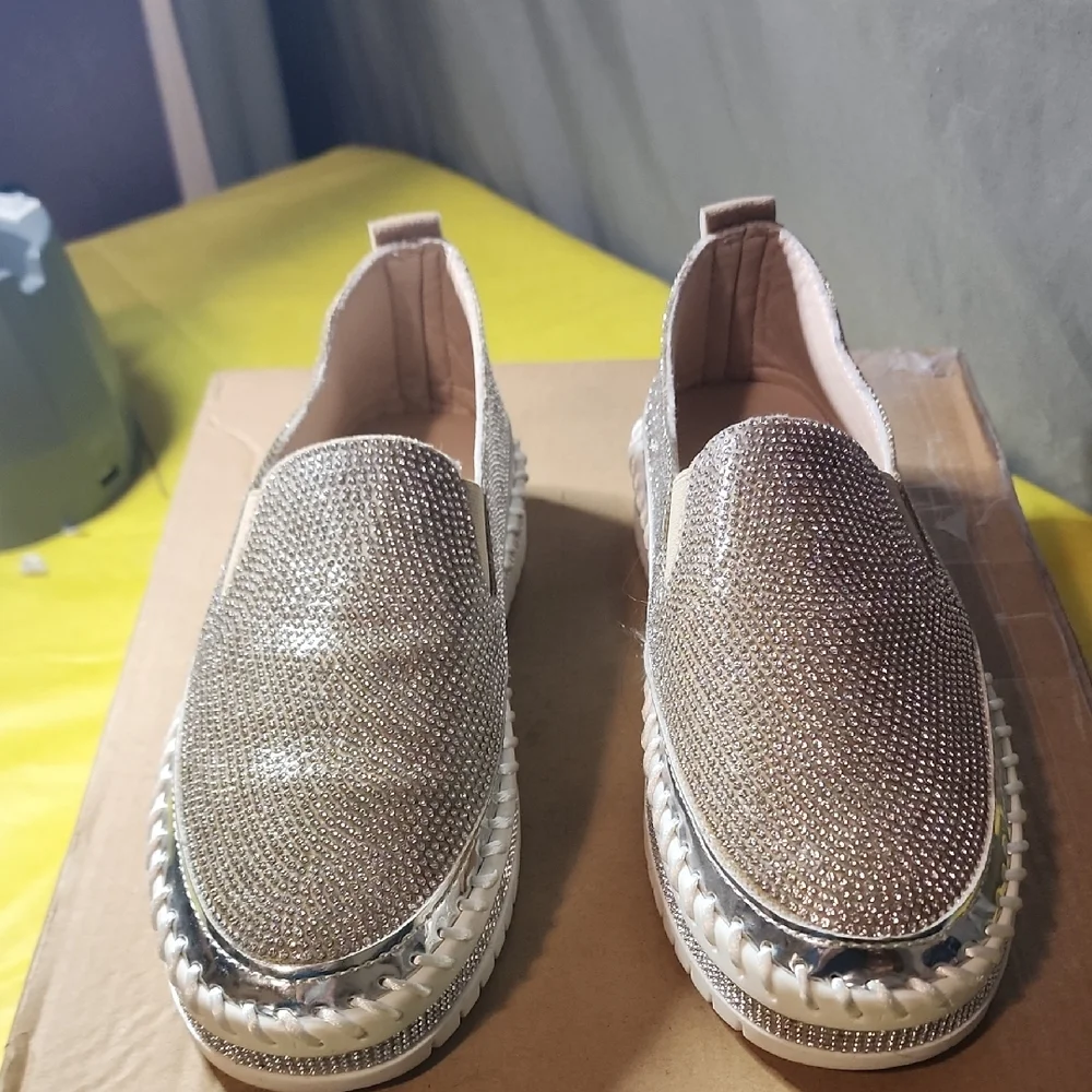 Elegant Women's Slip-On Shoes with Rhinestones - Picture 7 of 8